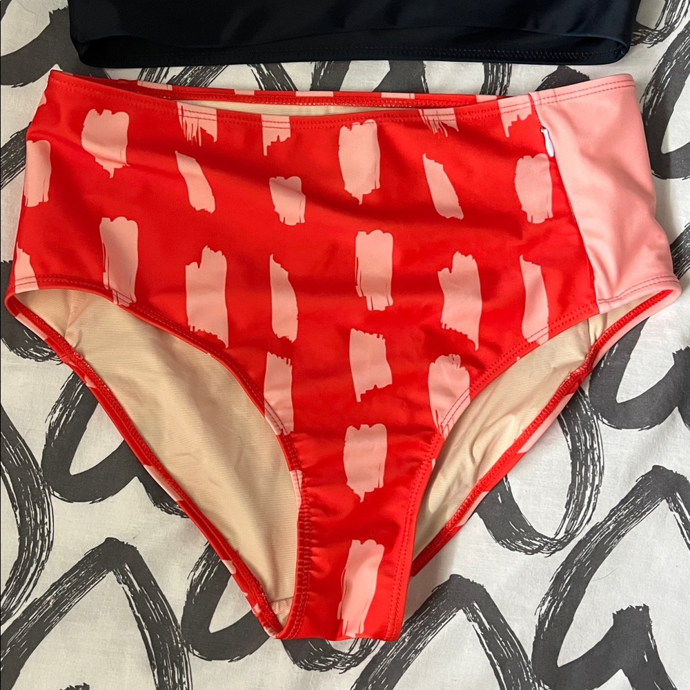 Nani Swimsuit - Picture 2 of 5